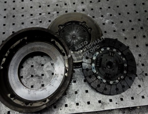 Комплект сцепления Volkswagen Golf IV (1J) 1997-2004  Volkswagen Golf Golf IV (1J) 1997-2004