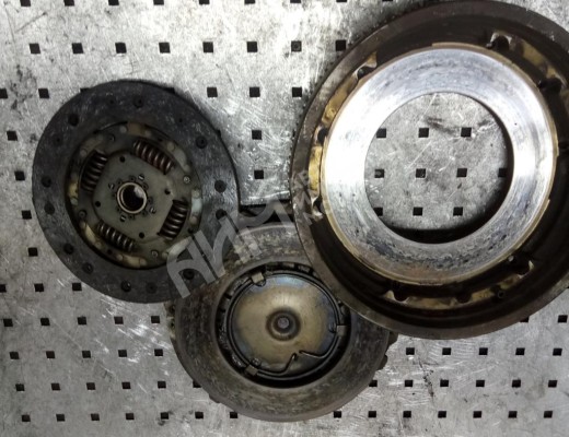 Комплект сцепления Volkswagen Golf IV (1J) 1997-2004  Volkswagen Golf Golf IV (1J) 1997-2004