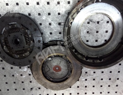Комплект сцепления Volkswagen Golf IV (1J) 1997-2004  Volkswagen Golf Golf IV (1J) 1997-2004
