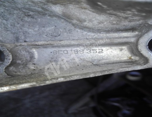 Кронштейн двигателя Audi A4 B6 (8EC, 8E5) 2000-2004  Audi A4 A4 B6 (8EC, 8E5) 2000-2004