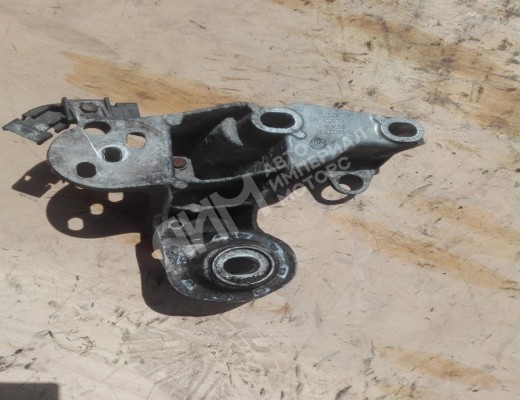 Кронштейн двигателя Audi A4 B6 (8EC, 8E5) 2000-2004  Audi A4 A4 B6 (8EC, 8E5) 2000-2004