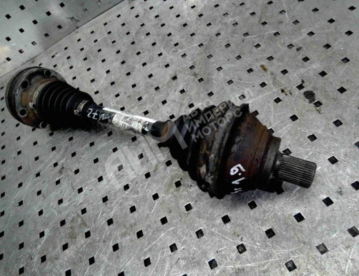 Полуось передняя левая (приводной вал, ШРУС) Audi A3 II (8P) 2003-2005  Audi A3 A3 II (8P) 2003-2005
