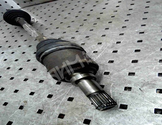 Полуось передняя левая (приводной вал, ШРУС) Fiat Punto II (188) 2003-2005 рестайлинг  Fiat Punto Punto II (188) 2003-2005 рестайлинг