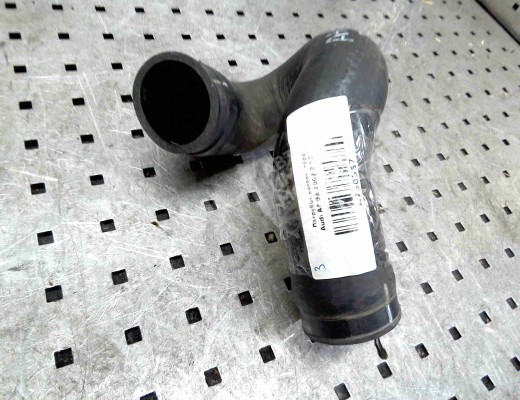 Патрубок интеркулера Audi A4 B6 (8EC, 8E5) 2000-2004  Audi A4 A4 B6 (8EC, 8E5) 2000-2004