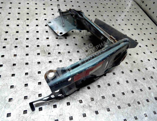 Передняя панель крепления облицовки (телевизор) Audi 80 B4 (8C) 1991-1995  Audi 80 80 B4 (8C) 1991-1995