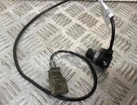 Датчик коленвала Audi A4 B6 (8EC, 8E5) 2000-2004  Audi A4 A4 B6 (8EC, 8E5) 2000-2004