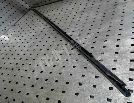 Молдинг стекла двери передней левой наружный Volkswagen Passat B6 (3C) 2005-2010  Volkswagen Passat Passat B6 (3C) 2005-2010