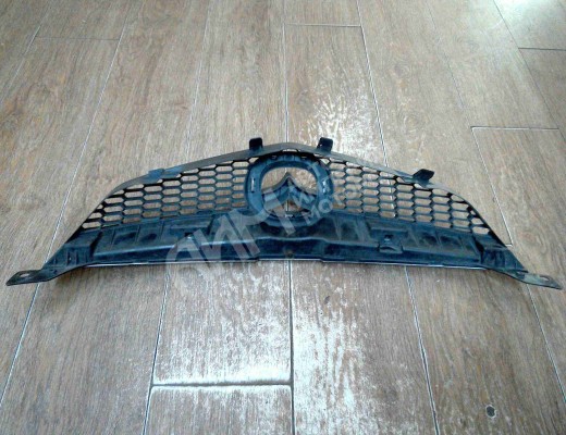 Решетка радиатора Mazda 6 I (GG) 2002-2005  Mazda 6 6 I (GG) 2002-2005