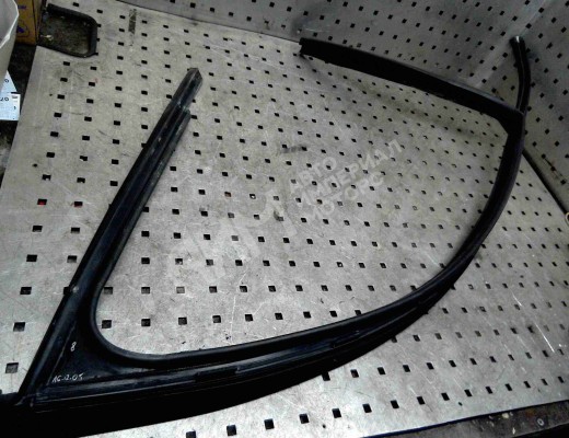 Уплотнитель двери передней правой Volkswagen Passat B6 (3C) 2005-2010  Volkswagen Passat Passat B6 (3C) 2005-2010
