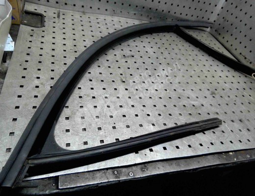 Уплотнитель двери передней правой Volkswagen Passat B6 (3C) 2005-2010  Volkswagen Passat Passat B6 (3C) 2005-2010