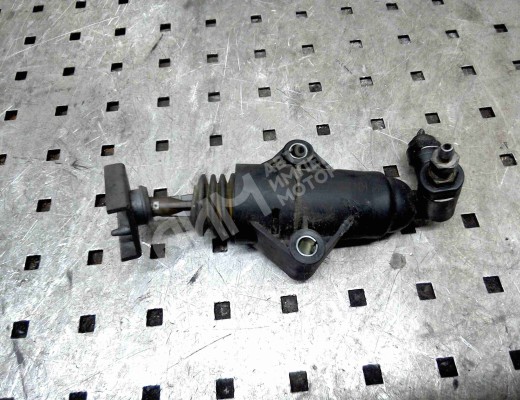 Цилиндр сцепления рабочий Volkswagen Golf IV (1J) 1997-2004  Volkswagen Golf Golf IV (1J) 1997-2004