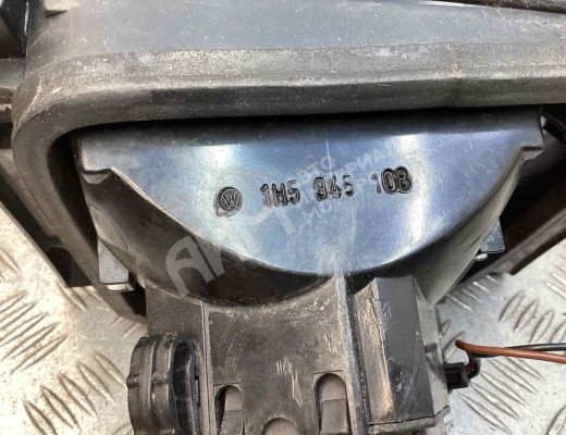 Фонарь крышки багажника правый Volkswagen Vento (1H) 1992-1998  Volkswagen Vento Vento (1H) 1992-1998