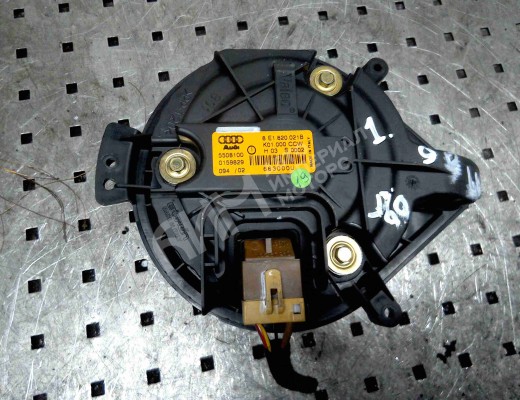 Моторчик печки Audi A4 B6 (8EC, 8E5) 2000-2004  Audi A4 A4 B6 (8EC, 8E5) 2000-2004