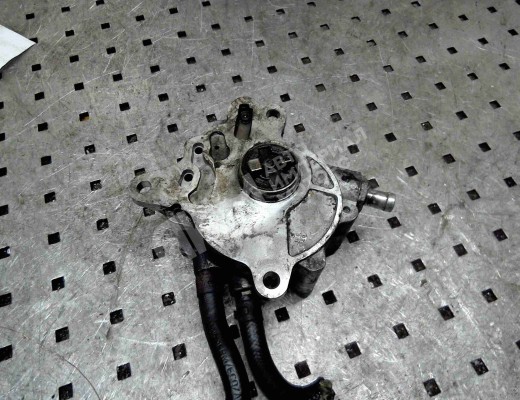 Насос вакуумный Audi A3 II (8P) 2003-2005  Audi A3 A3 II (8P) 2003-2005