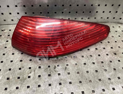 Фонарь задний правый Peugeot 607 2000-2004  Peugeot 607 607 2000-2004