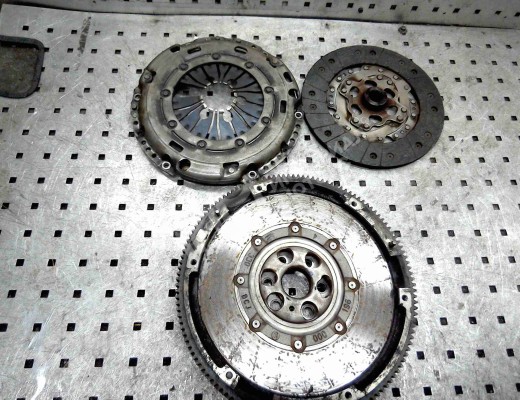 Маховик Volkswagen Caddy III (2K) 2004-2010  Volkswagen Caddy Caddy III (2K) 2004-2010