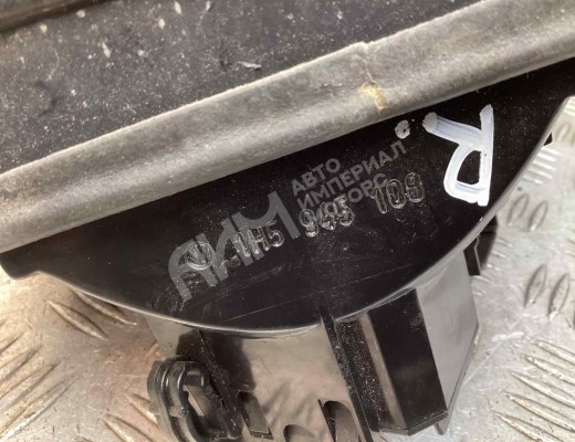 Фонарь крышки багажника правый Volkswagen Vento (1H) 1992-1998  Volkswagen Vento Vento (1H) 1992-1998