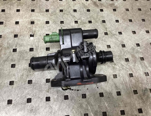 Корпус термостата Ford Fiesta V 2001-2008  Ford Fiesta Fiesta V 2001-2008