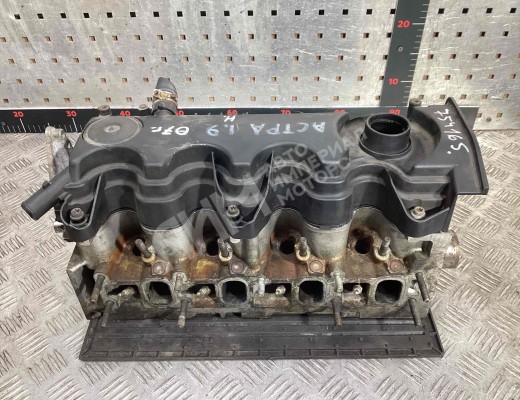 Клапанная крышка Opel Astra H 2004-2007  Opel Astra Astra H 2004-2007