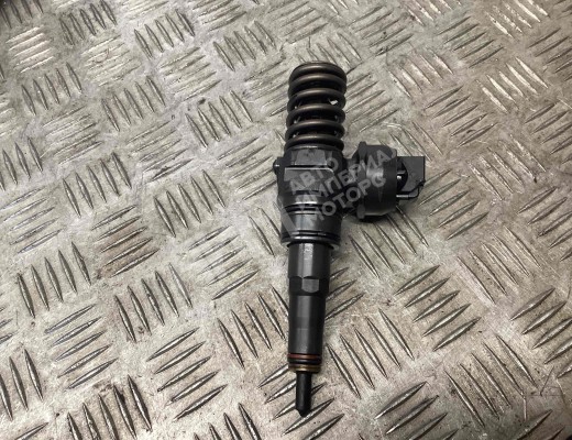 Форсунка Volkswagen Caddy III (2K) 2004-2010  Volkswagen Caddy Caddy III (2K) 2004-2010