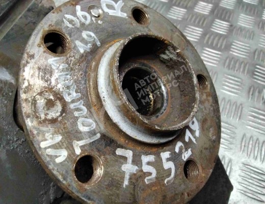 Ступица передняя правая Volkswagen Caddy III (2K) 2004-2010  Volkswagen Caddy Caddy III (2K) 2004-2010