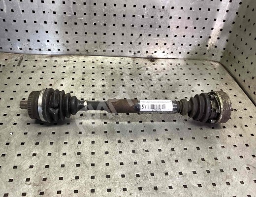 Полуось передняя правая (приводной вал, ШРУС) Volkswagen Passat B5 (3B) 1996-2000  Volkswagen Passat Passat B5 (3B) 1996-2000