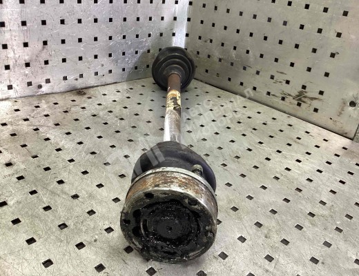 Полуось передняя левая (приводной вал, ШРУС) Volkswagen Passat B5 (3B) 1996-2000  Volkswagen Passat Passat B5 (3B) 1996-2000