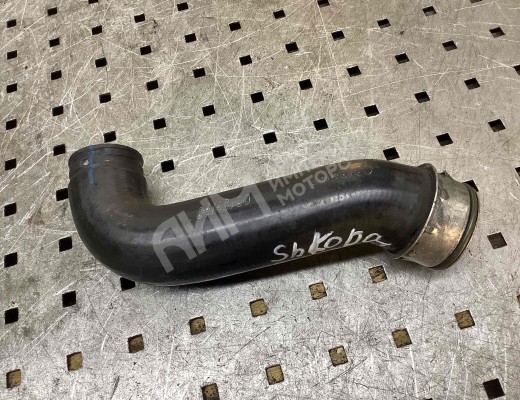 Патрубок турбины Skoda Octavia A4 Tour (1U) 2000-2010 рестайлинг  Skoda Octavia Octavia A4 Tour (1U) 2000-2010 рестайлинг