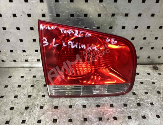 Фонарь крышки багажника левый Volkswagen Touareg I (7L) 2002-2006  Volkswagen Touareg Touareg I (7L) 2002-2006