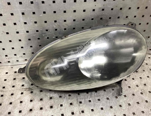 Фара правая Nissan Micra III (K12) 2002-2010  Nissan Micra Micra III (K12) 2002-2010