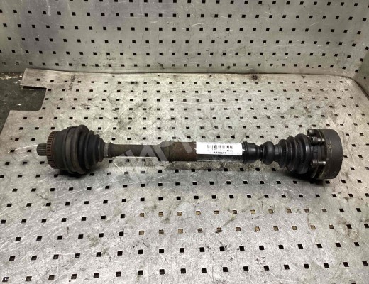 Полуось передняя правая (приводной вал, ШРУС) Volkswagen Passat B5 (3B) 1996-2000  Volkswagen Passat Passat B5 (3B) 1996-2000