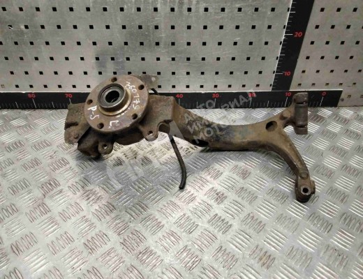 Кулак поворотный левый Volkswagen Passat B5 (3B) 1996-2000  Volkswagen Passat Passat B5 (3B) 1996-2000