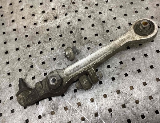 Рычаг передний левый Volkswagen Passat B5 (3B) 1996-2000  Volkswagen Passat Passat B5 (3B) 1996-2000