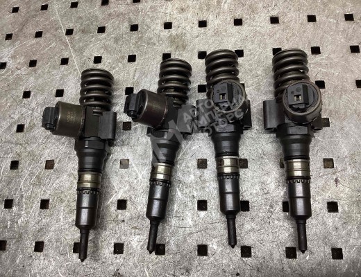 Форсунка Volkswagen Passat B6 (3C) 2005-2010  Volkswagen Passat Passat B6 (3C) 2005-2010