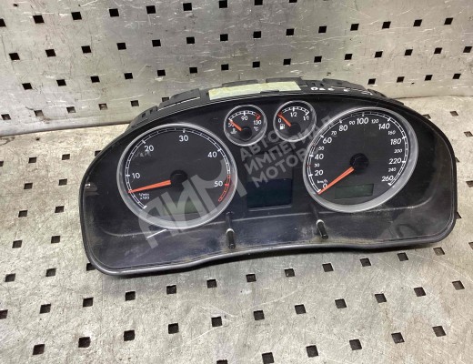 Щиток приборов (приборная панель) Volkswagen Passat B5+ (3B) 2000-2005 рестайлинг  Volkswagen Passat Passat B5+ (3B) 2000-2005 рестайлинг