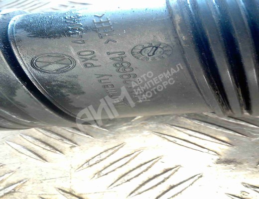Патрубок воздушного фильтра Volkswagen Golf IV (1J) 1997-2004  Volkswagen Golf Golf IV (1J) 1997-2004
