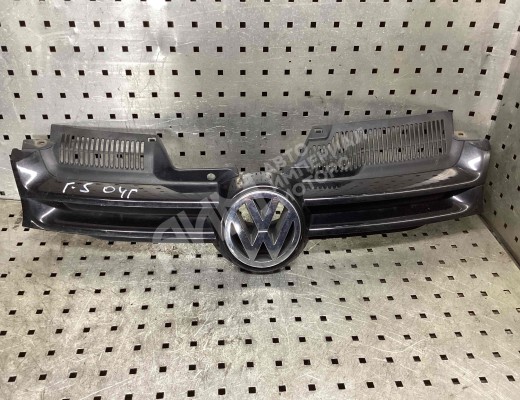 Решетка радиатора Volkswagen Golf V (1K) 2004-2009  Volkswagen Golf Golf V (1K) 2004-2009