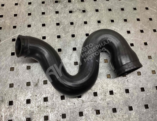 Патрубок интеркулера Volkswagen Passat B5 (3B) 1996-2000  Volkswagen Passat Passat B5 (3B) 1996-2000