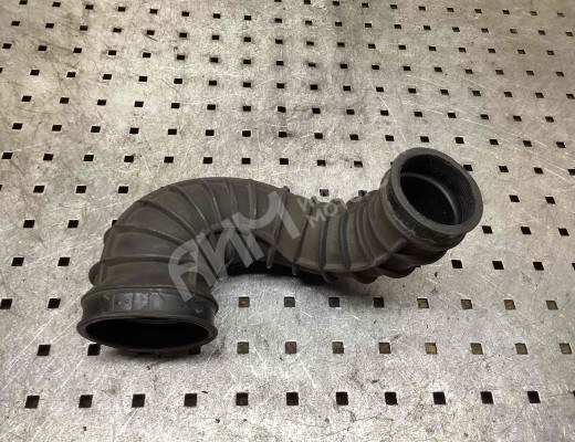 Патрубок интеркулера Volvo V70 II (SW) 2000-2008  Volvo V70 V70 II (SW) 2000-2008