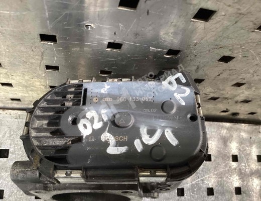 Заслонка дроссельная Audi A4 B6 (8EC, 8E5) 2000-2004  Audi A4 A4 B6 (8EC, 8E5) 2000-2004
