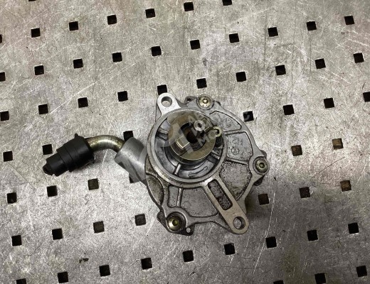 Насос вакуумный Mercedes C (W203) 2000-2004  Mercedes C C (W203) 2000-2004