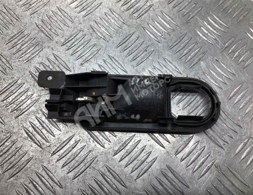Ручка внутренняя передняя левая Volkswagen Golf IV (1J) 1997-2004  Volkswagen Golf Golf IV (1J) 1997-2004