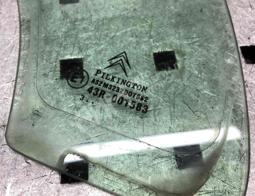 Форточка передняя правая Citroen C3 I (F) 2002-2010  Citroen C3 C3 I (F) 2002-2010