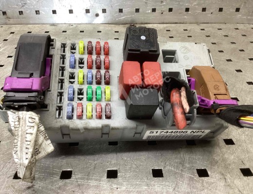 Блок предохранителей Fiat Punto III (199) 2005-2012  Fiat Punto Punto III (199) 2005-2012