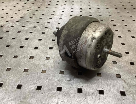 Подушка крепления двигателя Volkswagen Passat B5 (3B) 1996-2000  Volkswagen Passat Passat B5 (3B) 1996-2000