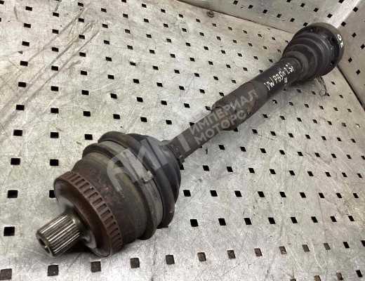 Полуось передняя правая (приводной вал, ШРУС) Volkswagen Passat B5 (3B) 1996-2000  Volkswagen Passat Passat B5 (3B) 1996-2000