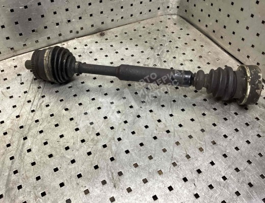 Полуось передняя левая (приводной вал, ШРУС) Volkswagen Passat B5 (3B) 1996-2000  Volkswagen Passat Passat B5 (3B) 1996-2000