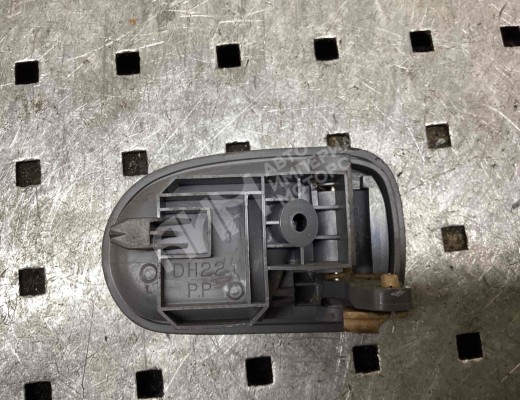 Ручка внутренняя задняя левая Mazda 626 IV (GE/GV) 1992-1997  Mazda 626 626 IV (GE/GV) 1992-1997