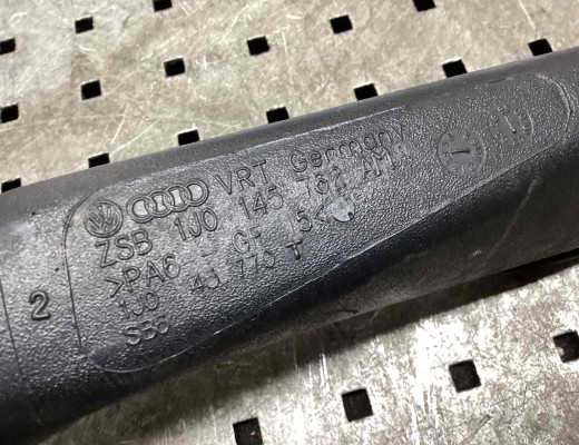 Патрубок интеркулера Volkswagen Golf IV (1J) 1997-2004  Volkswagen Golf Golf IV (1J) 1997-2004