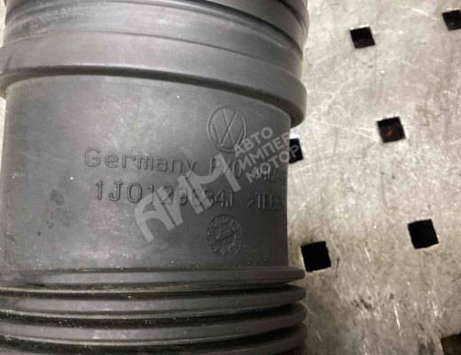 Патрубок воздушного фильтра Volkswagen Golf IV (1J) 1997-2004  Volkswagen Golf Golf IV (1J) 1997-2004
